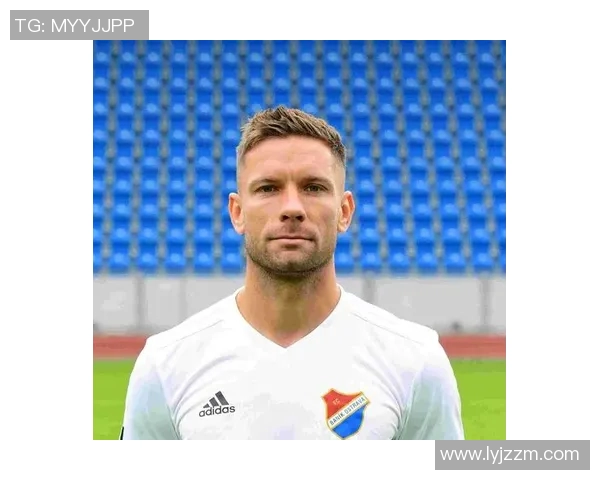 玩足球既帅气又有实力的球星推荐及其独特魅力分析