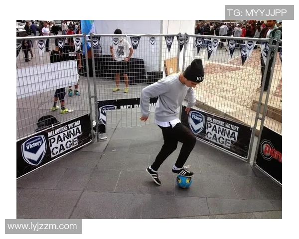 足球明星如何巧妙放置足球包背上提升舒适度与便捷性技巧